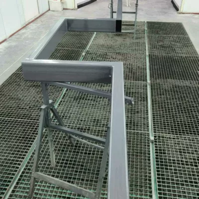 Fabrication sur mesure de charpente industrielle peinte en époxy liquide en cabine 